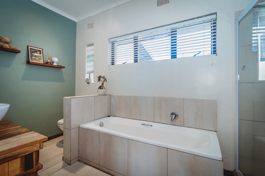 4 Bedroom Property for Sale in Heatherlands Western Cape